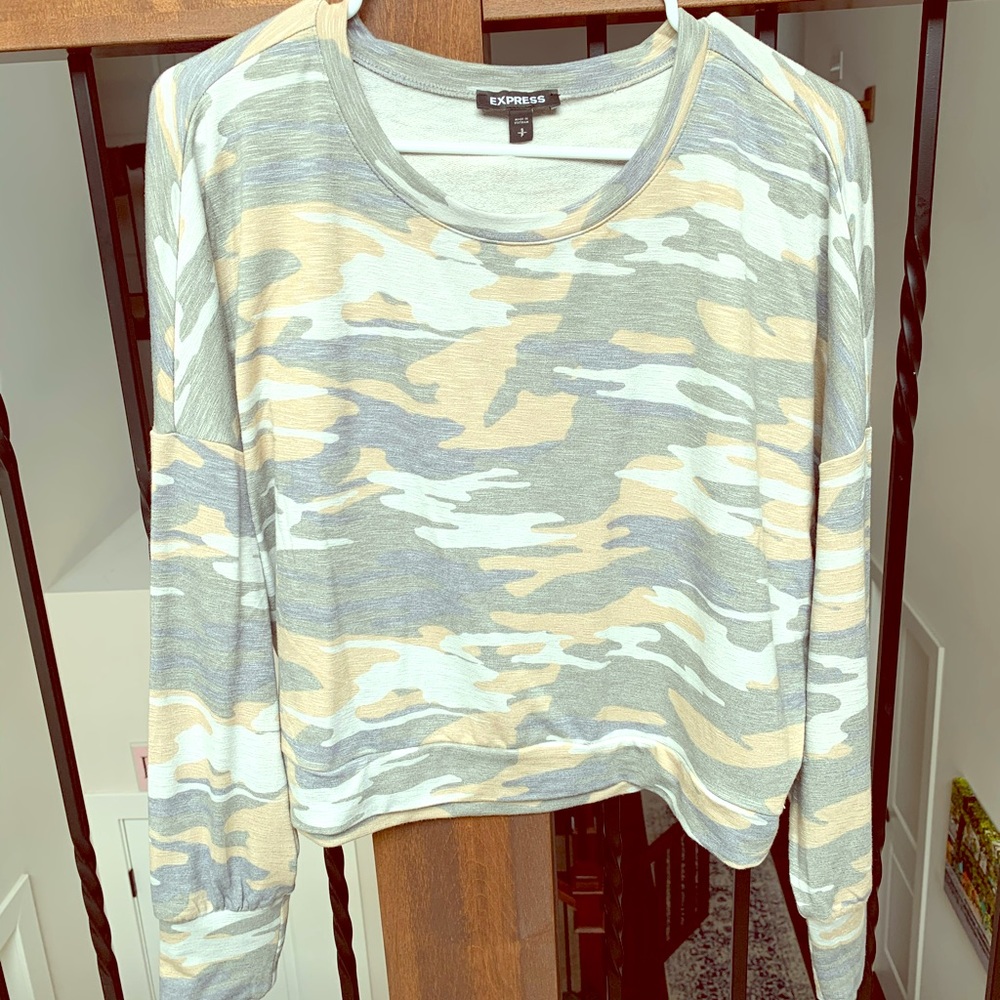 Express lounge set-never worn